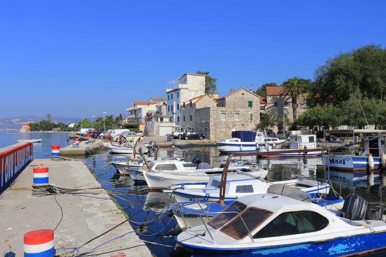 Apartments With A Parking Space Kastel Kambelovac, Kastela - 21645 Exterior photo